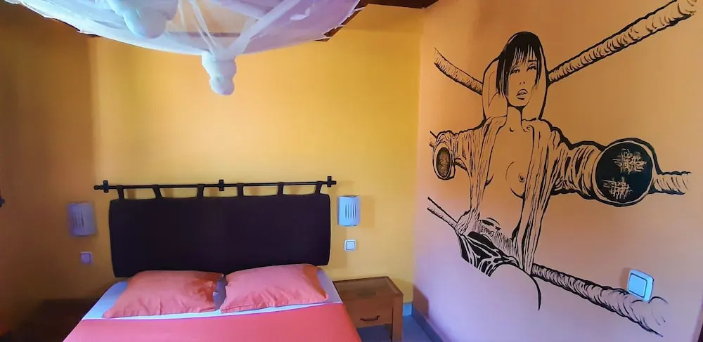 Economy Double room with courtyard view (full double bed)