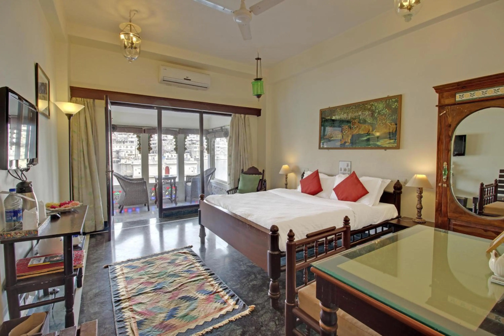Lake Pichola Hotel — 3
