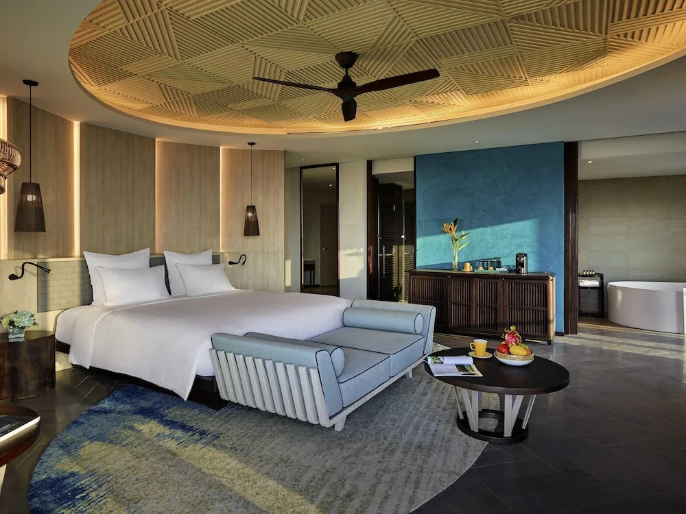 2 Bedrooms Privilege Family room with view
