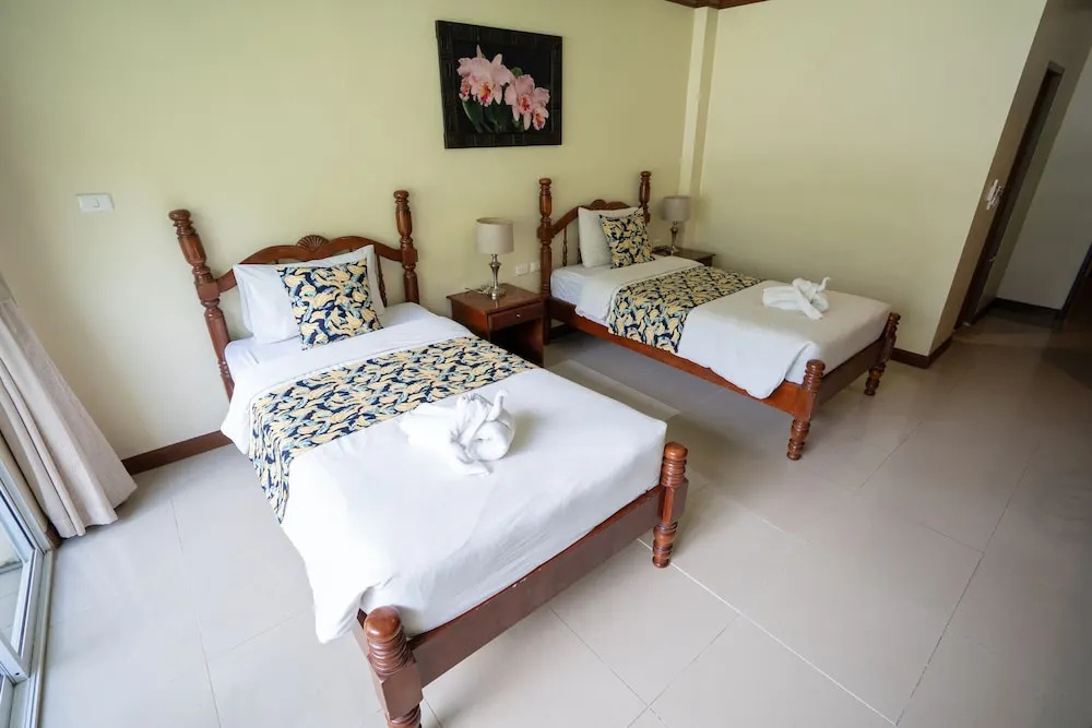Pranang Flora House - Chambres