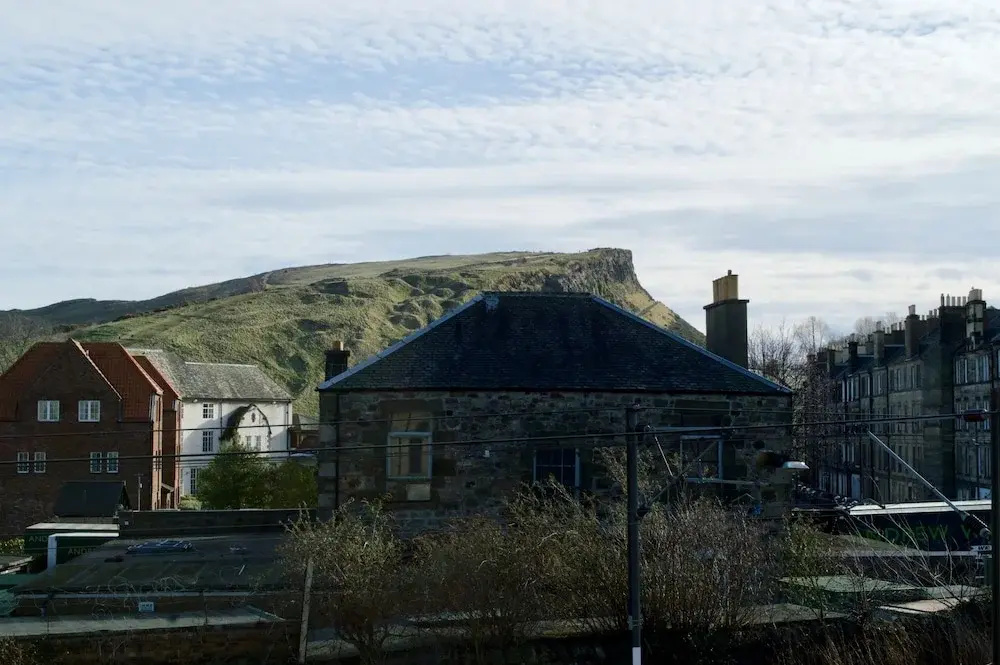 2 Bedroom Flat In Edinburgh