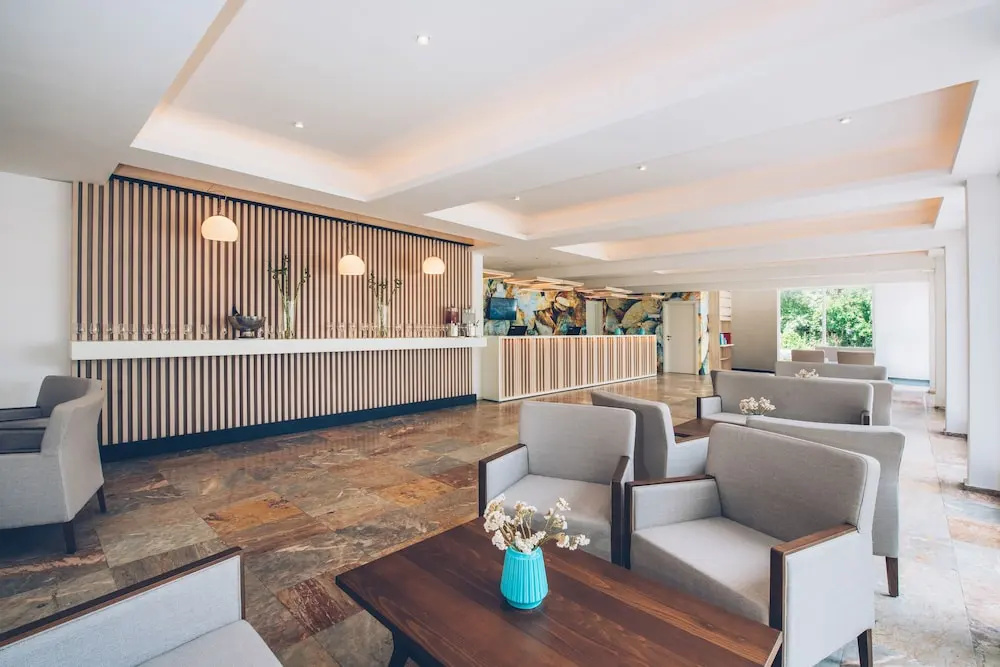 Lobby & Reception