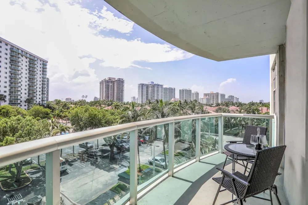 Amazing Condo 3 min to the Beach