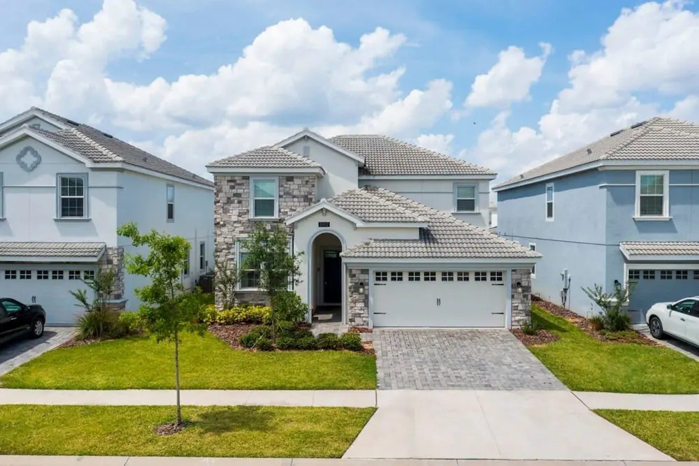 8912 Amazing 6BD Home