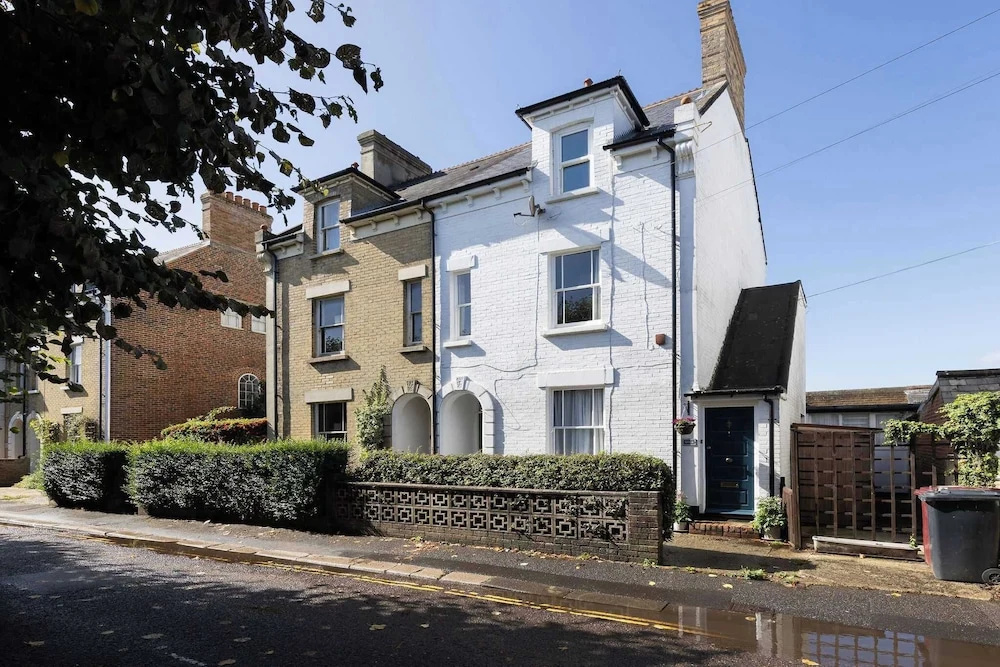 Characterful City Maisonette for 4