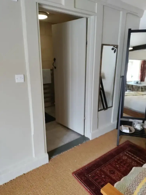 Standard Double Basement Suite (full double bed)
