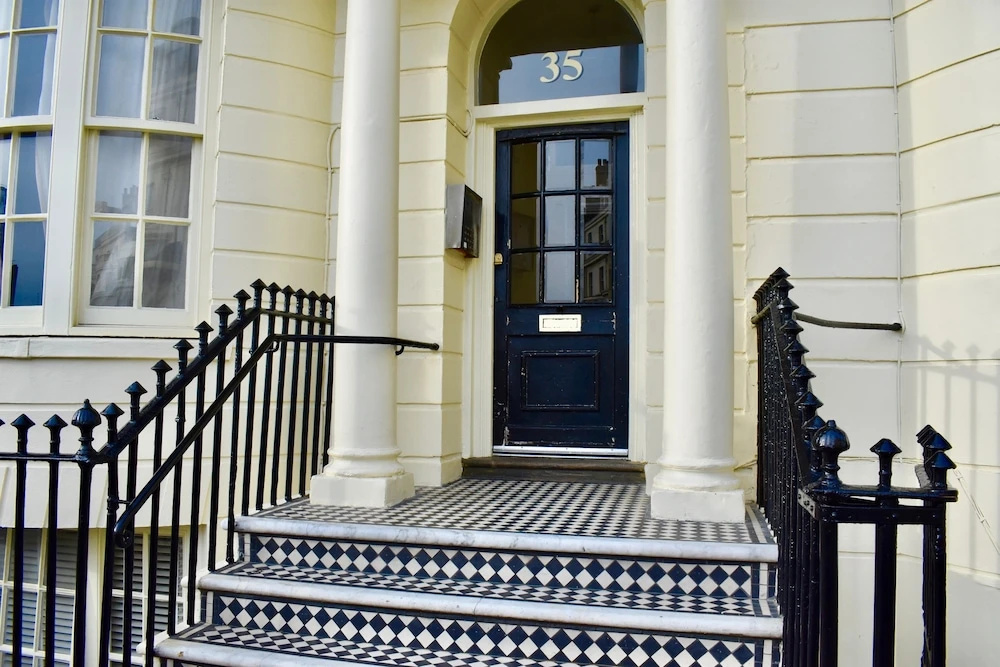 2 Bedroom Apartment in Brighton With sea View Sleeps 3