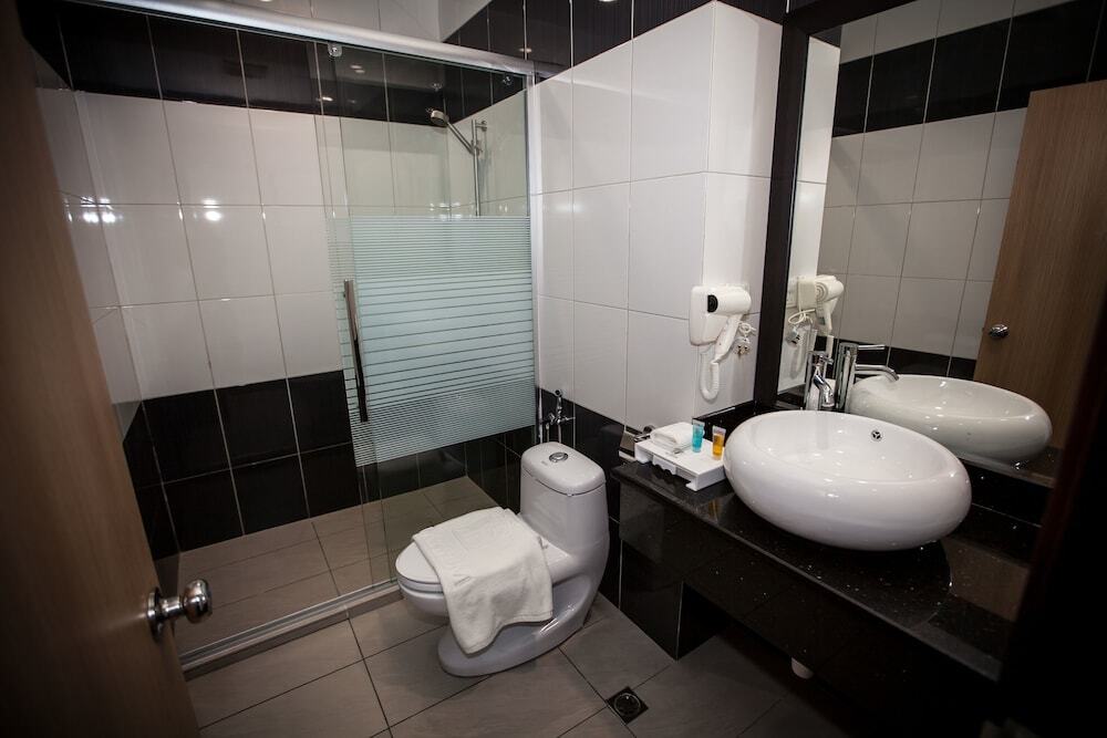 Putatan Platinum Hotel