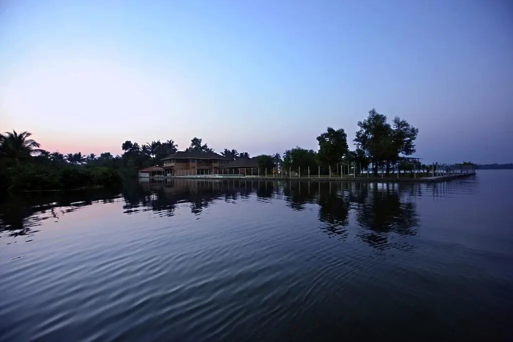 Grand Ayur Island - Général