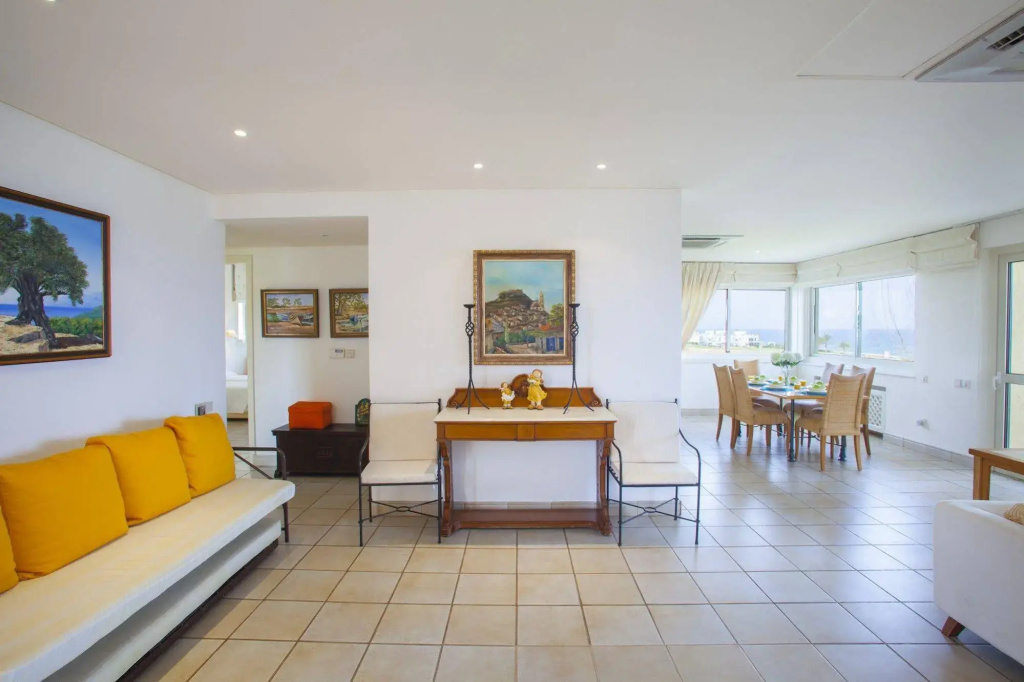 Alia Seafront Suite