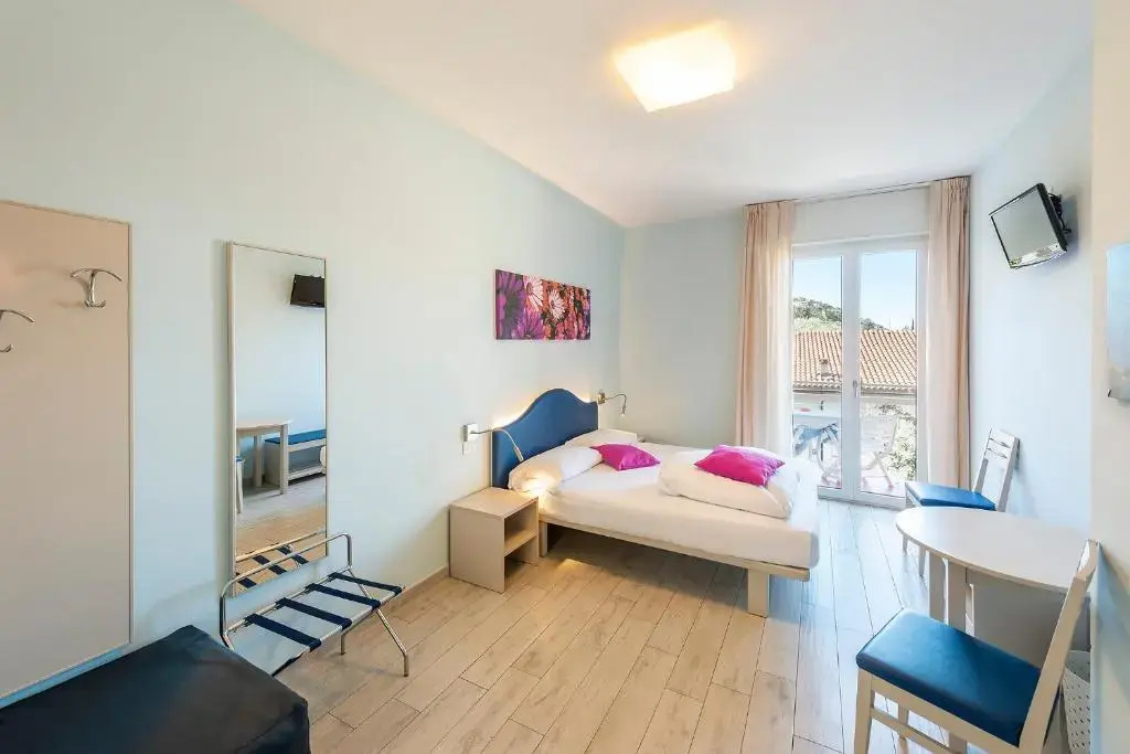 Standard Triple room with balcony and with partial view