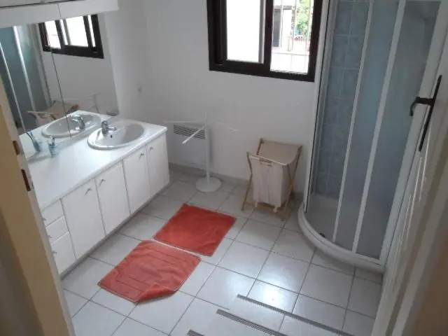 Voir la photo 2 — VUE MER Maison individuelle 30 m de la plage 4 chambres 10 couchages jardin parking LXRM26