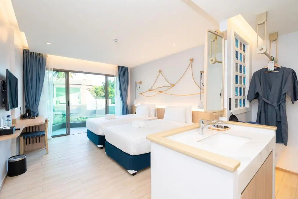 Двухместный номер Deluxe (2 отдельные кровати) в Panwaburi Beachfront Resort