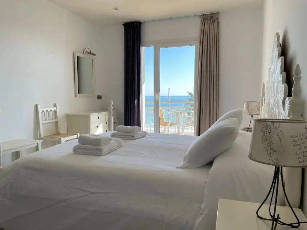 Superior Double room with sea view (full double bed)
