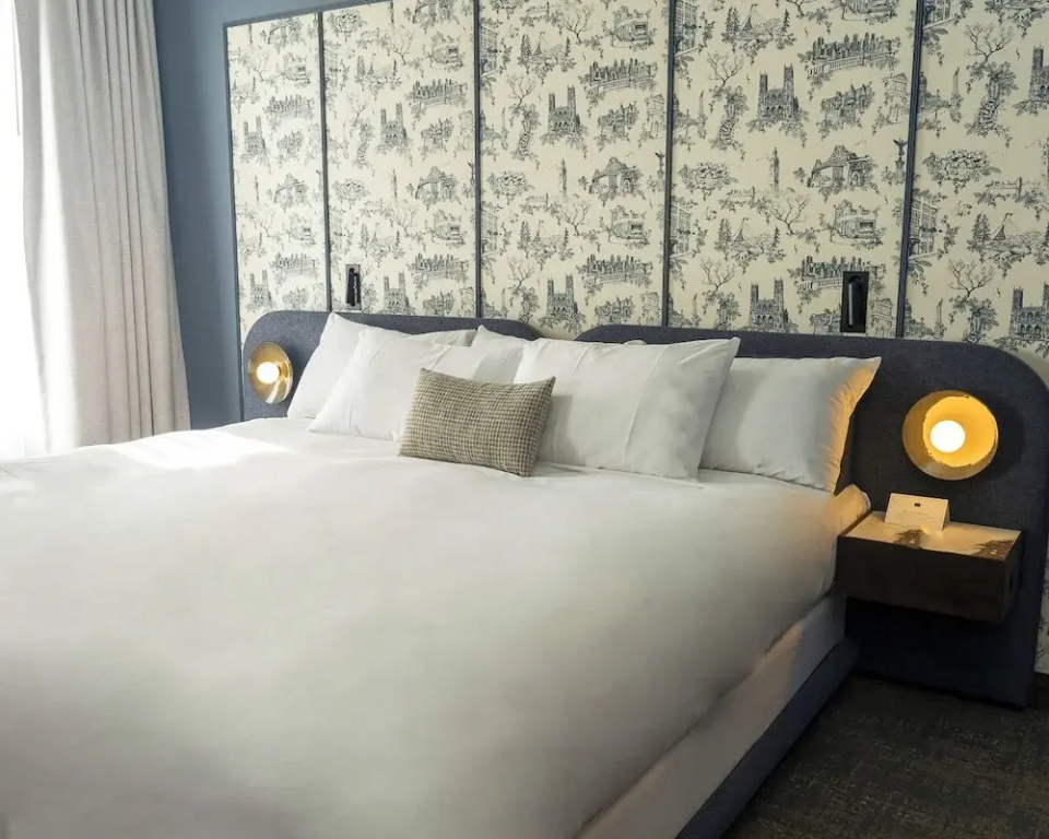Superior Quadruple Suite with courtyard view