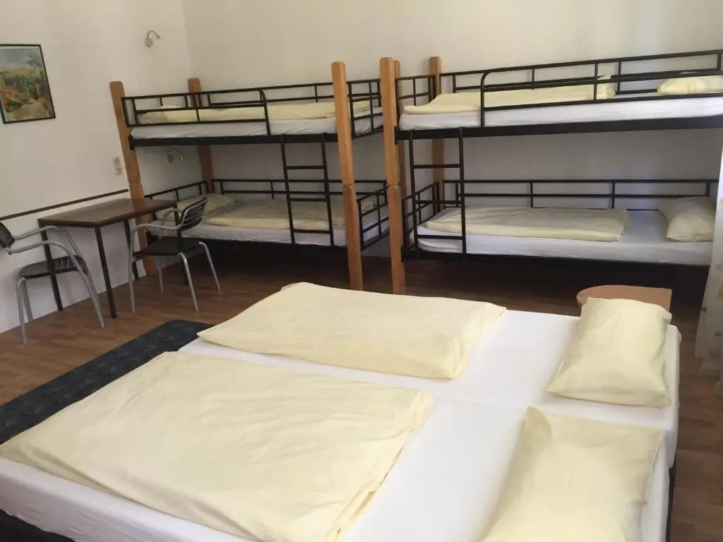 Standard Sextuple room