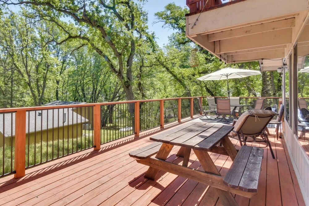 Cozy Cabin on the Cove, Large Deck & Private Dock