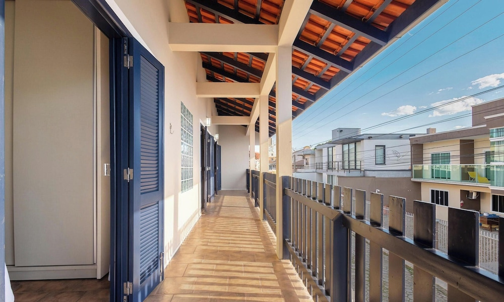 5 Bedroom House 200 m From the Beach Cmm0043