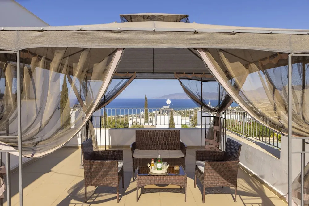 Lenias Sea View in Neo Chorio