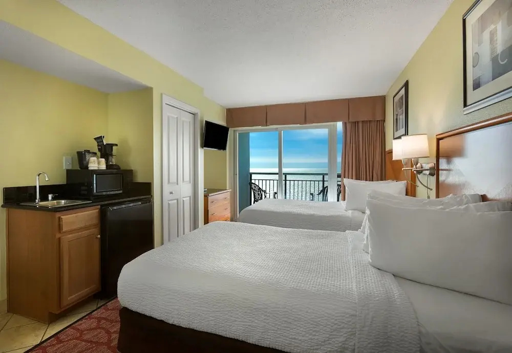 Standard room with balcony and oceanfront