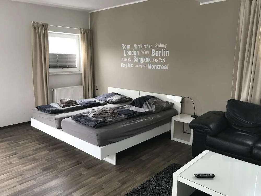 Deluxe Double room (full double bed)
