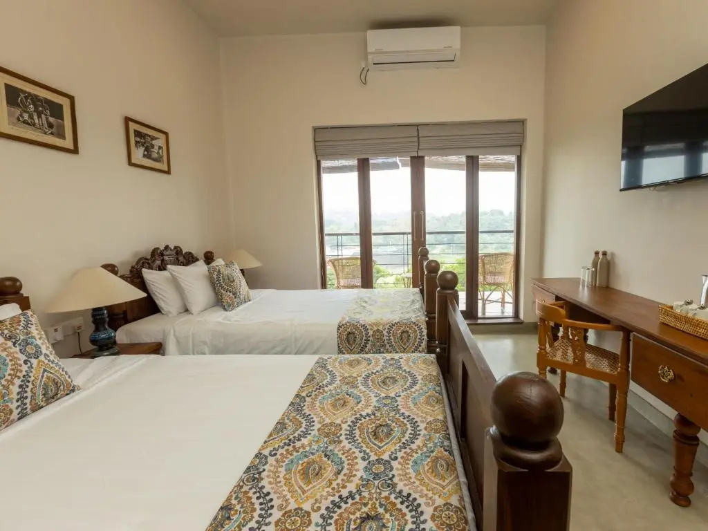 Standard Double room with lake view (twin beds)
