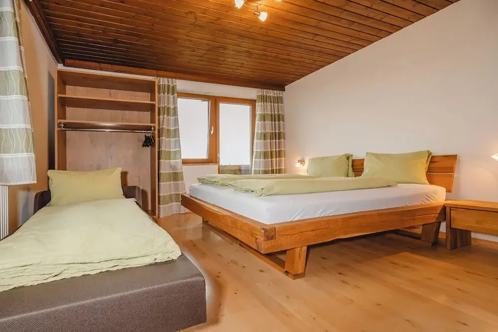 2 Bedrooms Classic Apartment with mountain view