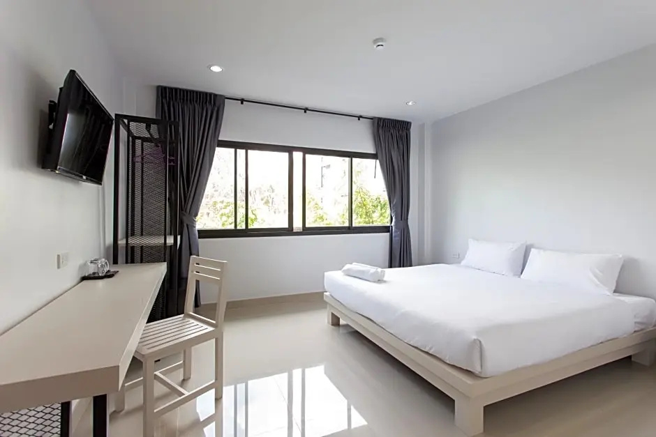 Deluxe Double room (full double bed)