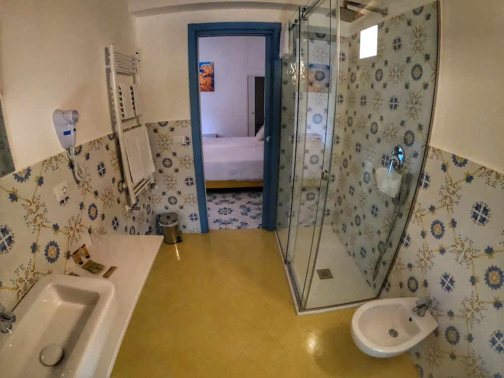 Superior Double room with garden view (full double bed)