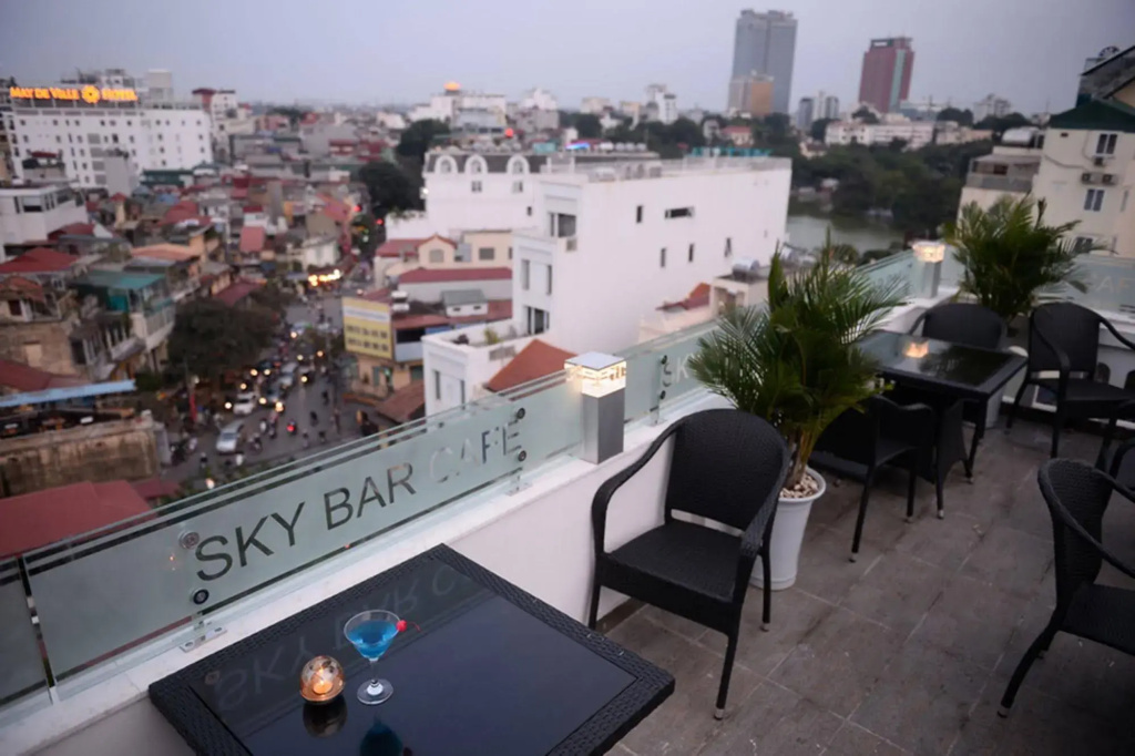 Victor Metropolis Hotel & Rooftop bar - Tap to explore photos