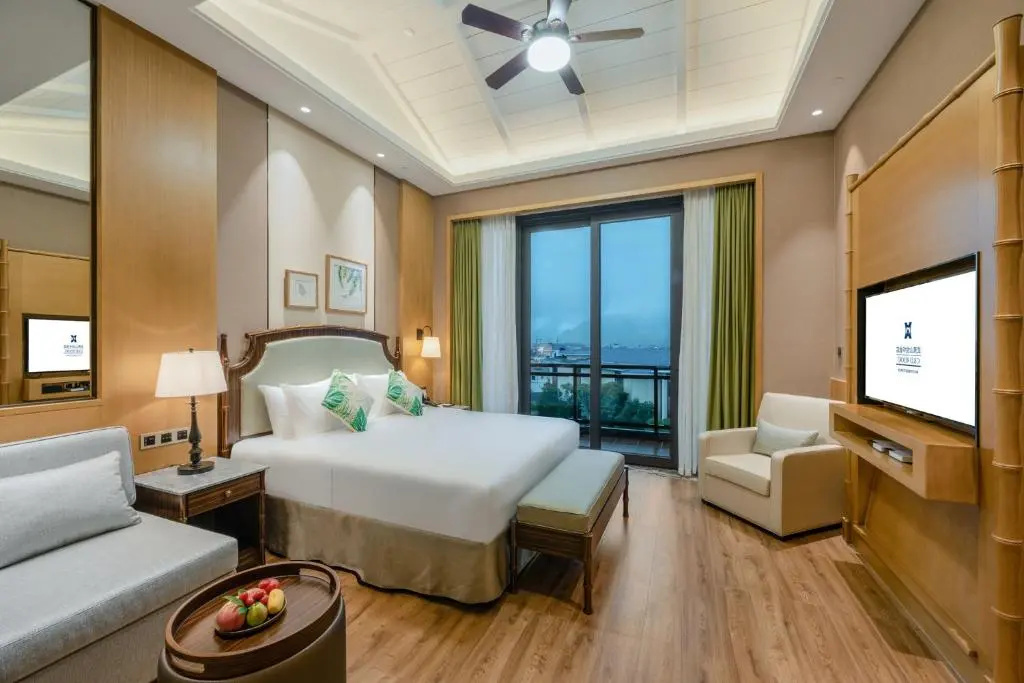 Suite with mountain view