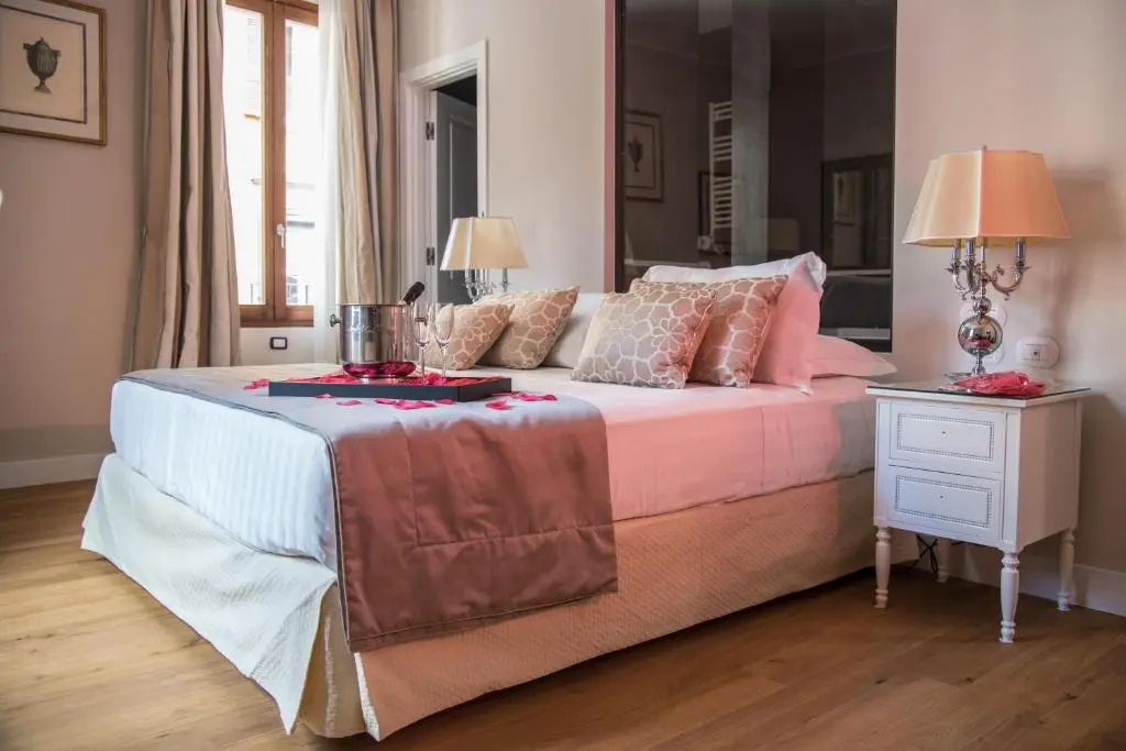Deluxe Double room (full double bed)