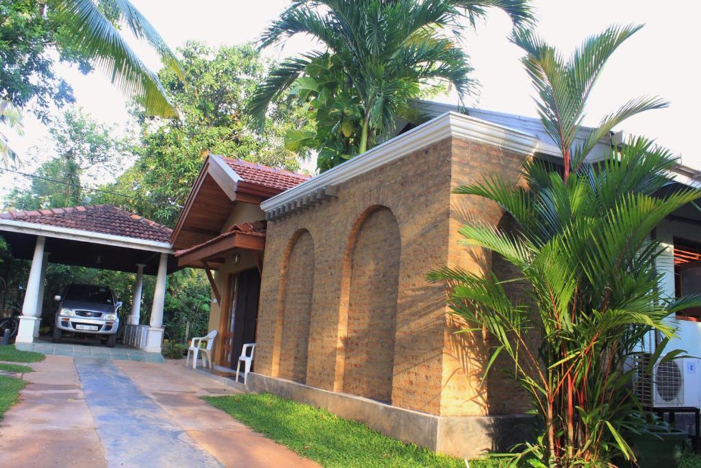 Villa Shade