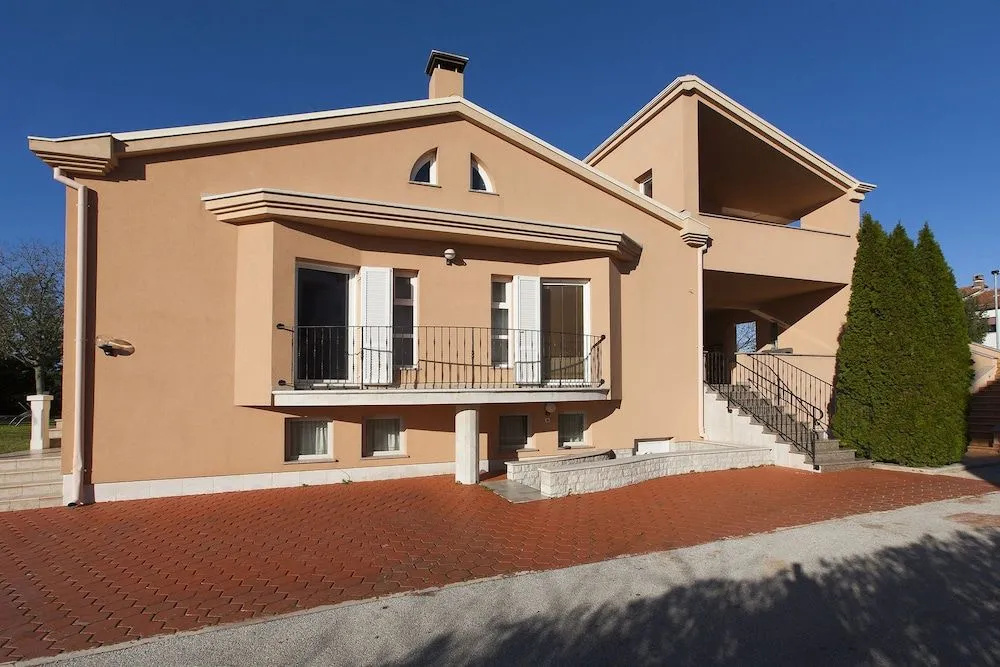 Apartment 1564