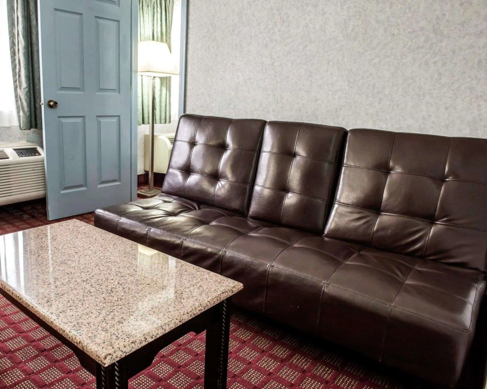 Business Quadruple Suite
