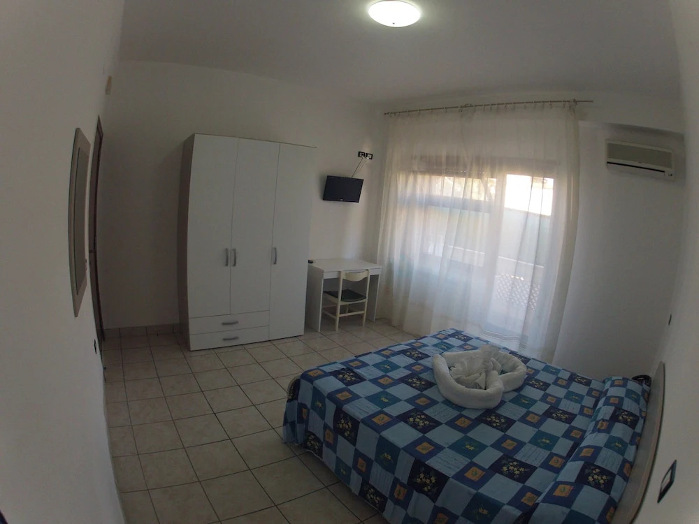 Standard Double room with balcony (full double bed)