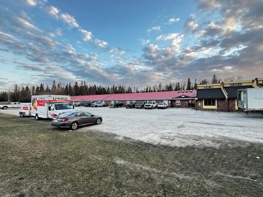 Zero-100 Motor Inn