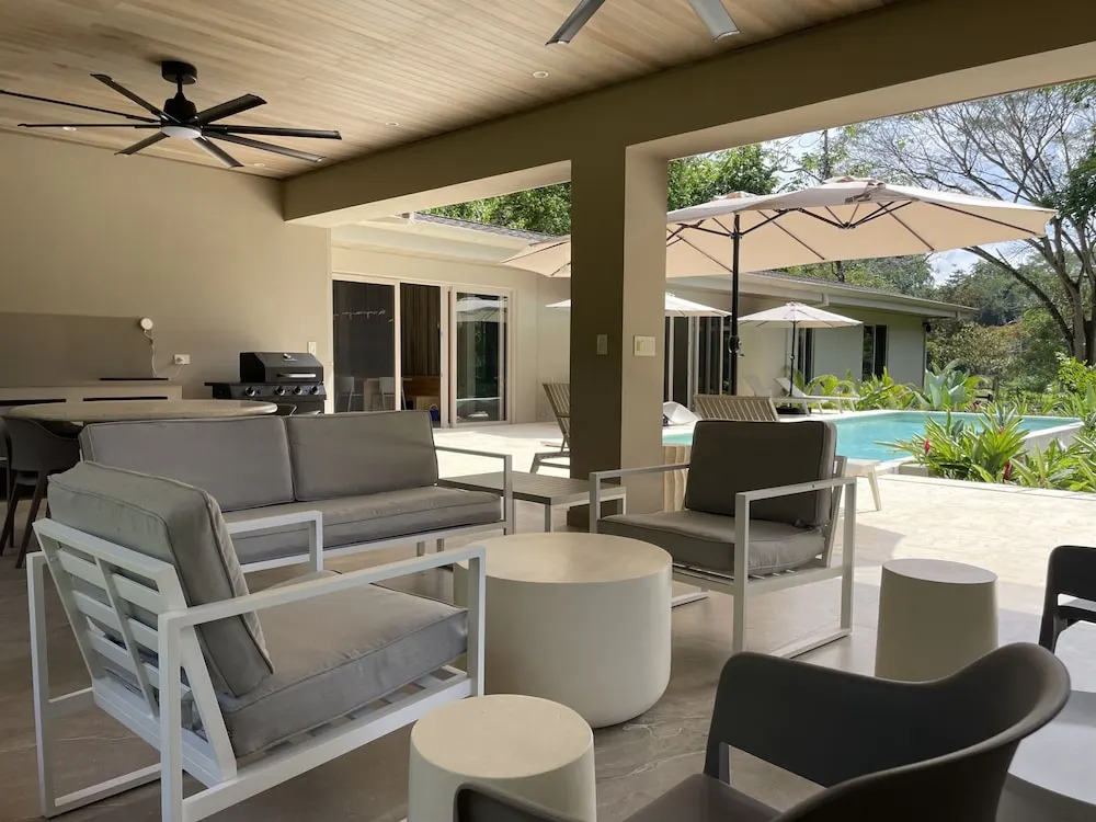 Waves as Your Companion Beachfront Elegance - фото 9