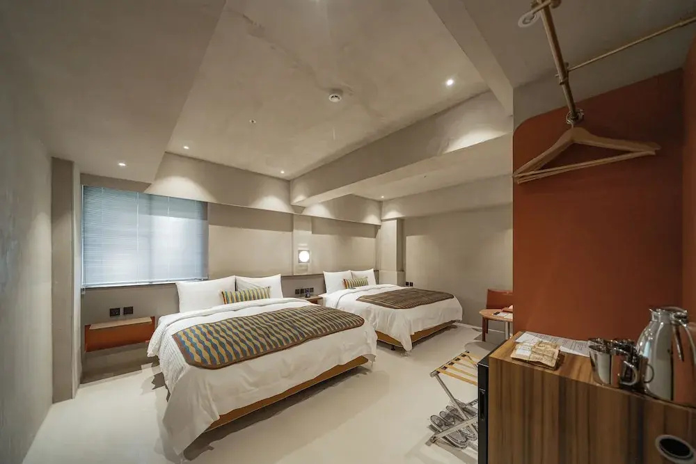 Classic Quadruple room with city view