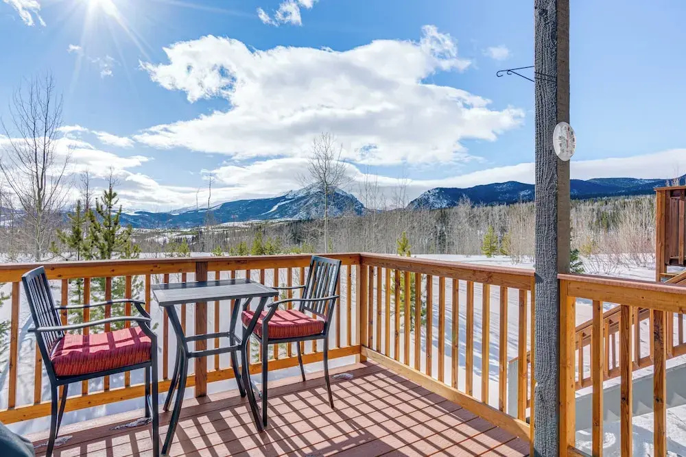 8 Mi to Keystone: Mtn-view Ski Retreat!
