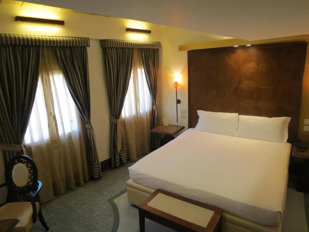 Deluxe Double room (full double bed)