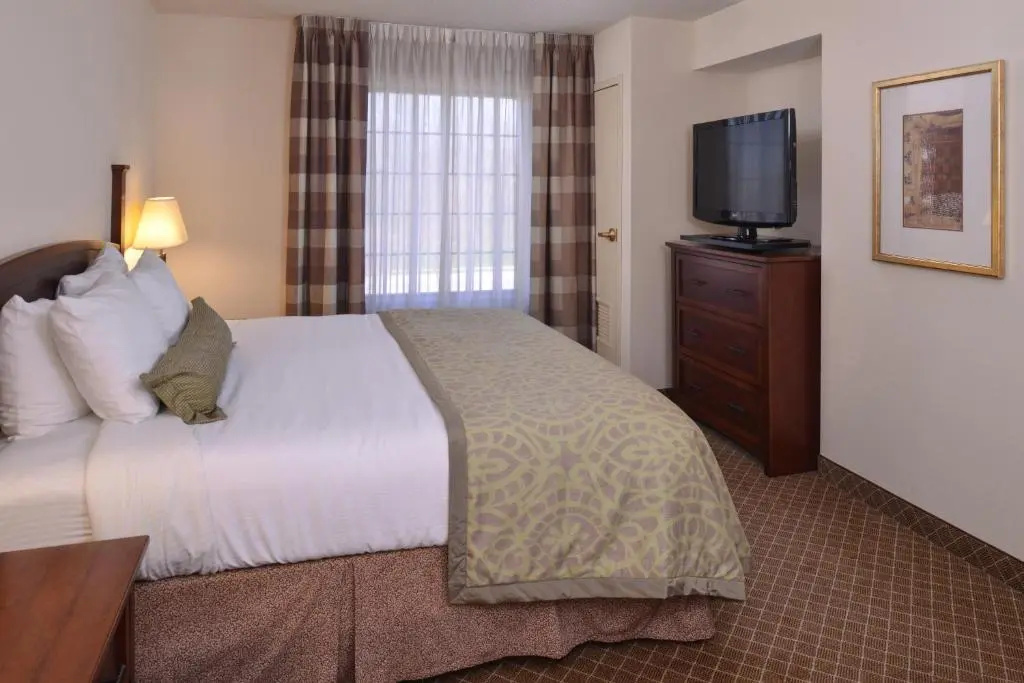 Staybridge Suites Indianapolis-Airport by IHG - Chambres