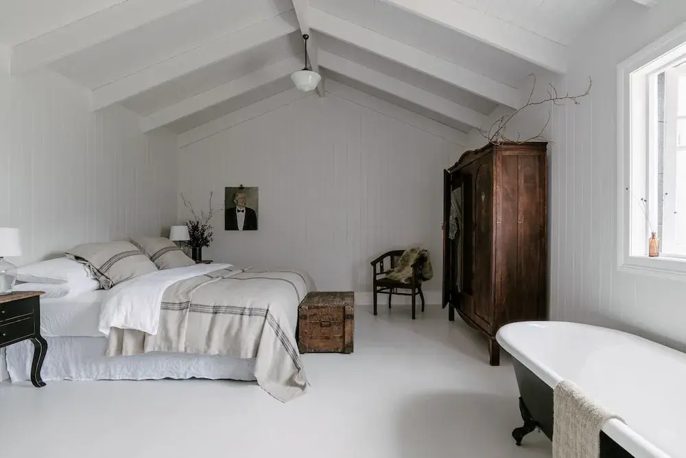 Standard Double room with courtyard view (full double bed)