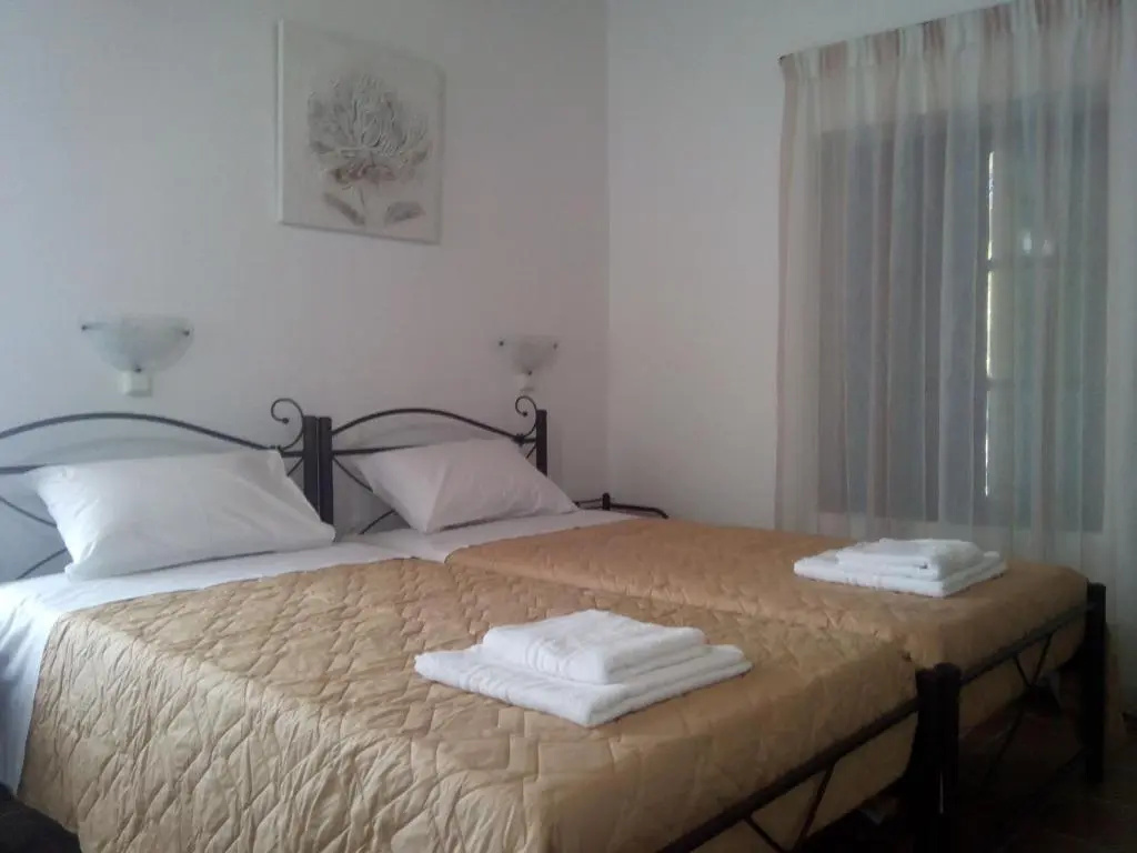 Standard Double room with partial sea view (full double bed)