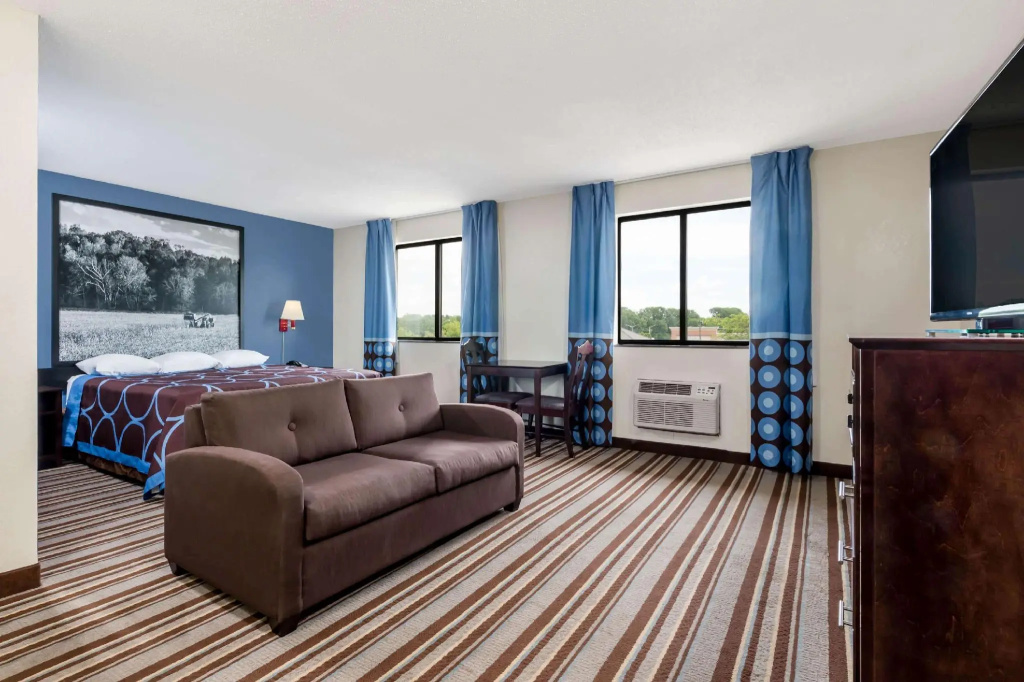 Double Suite (full double bed)