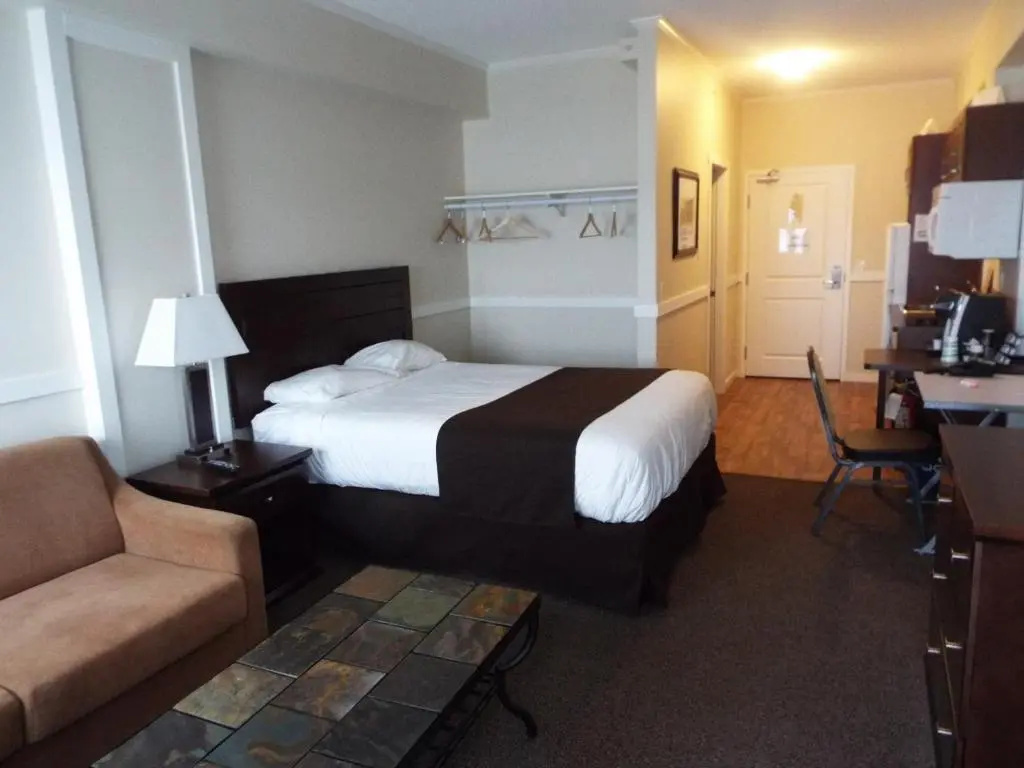 Deluxe Double room (full double bed)