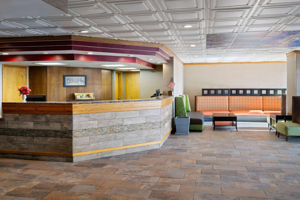 Lobby & Reception