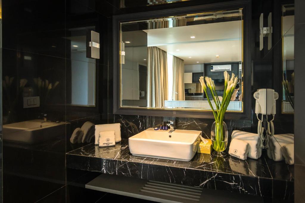 Двухместный номер Deluxe двуспальная кровать в Apartelle Jatujak Hotel