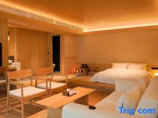 Standard Double room with courtyard view (full double bed)