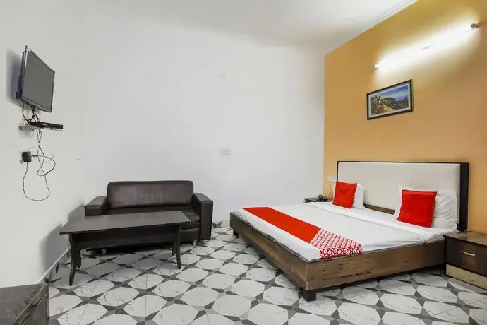 OYO 46735 Hotel Royal Dreams